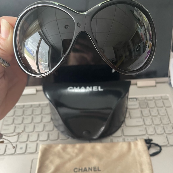 CHANEL Sunglasses Authentic Made in Italy NWOT & in Pristine Condition! - Picture 3 of 7